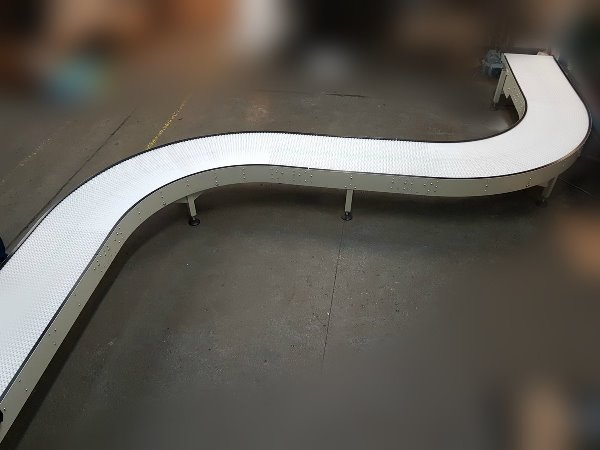 Gebogenes modulares Kunststoff-Bandfördersystem