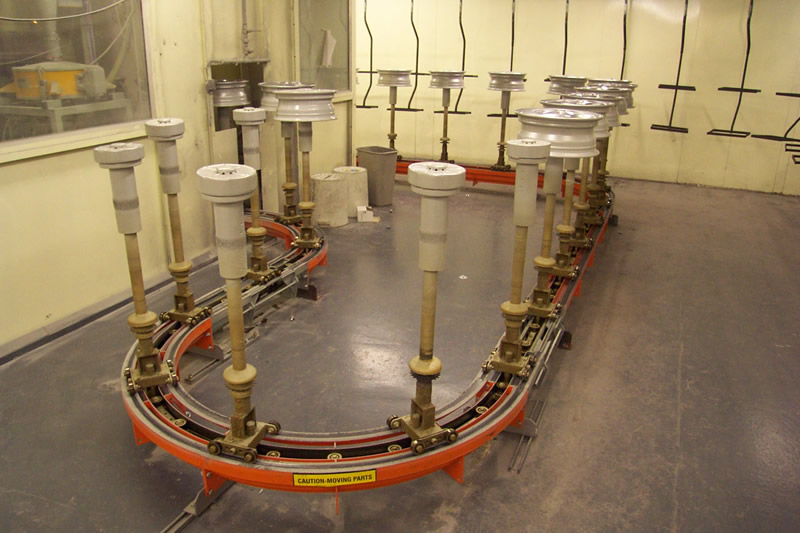 July 2026 - Das MCM Dualtrack-Umkehrfördersystem gewährleistet eine stabile und präzise Produkthandhabung.